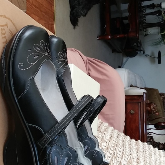 Women shoes - Picture 2 of 6